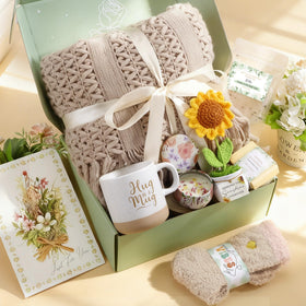 BaiCai knitted tassel blanket folded to show soft texture and cozy warmth