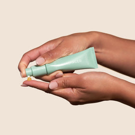 Barefaced serum pipette dispensing a controlled drop for precise dosing