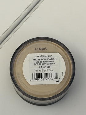 bareMinerals before and after showing reduced shine and evened skin tone benefit