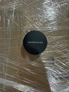 bareMinerals close-up of fine loose powder texture for smooth blend