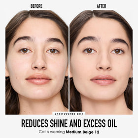 bareMinerals loose powder texture close-up for lightweight coverage