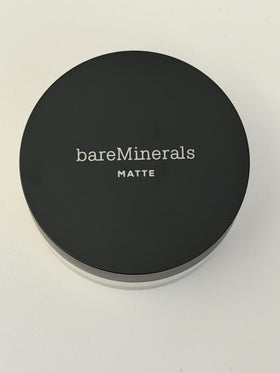bareMinerals swatch of 01 Fair showing true shade and natural-looking coverage benefit