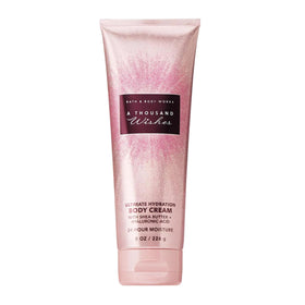 Bath & Body Works front jar showing label and elegant design, highlights gift appeal