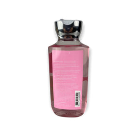 Bath & Body Works close-up gel texture with lather, showing moisturizing benefit