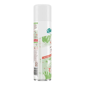 Batiste Bare spraying at roots demonstrating oil absorption and lift