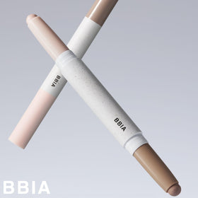 BBIA lifestyle shot inside handbag showing swift on-the-go touch-up