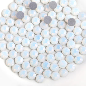 BEADSLAND close-up of rhinestone facets highlighting cut and sparkle for vivid reflection