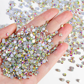 BEADSLAND close-up of flatback facets highlighting glass-cut sparkle benefit