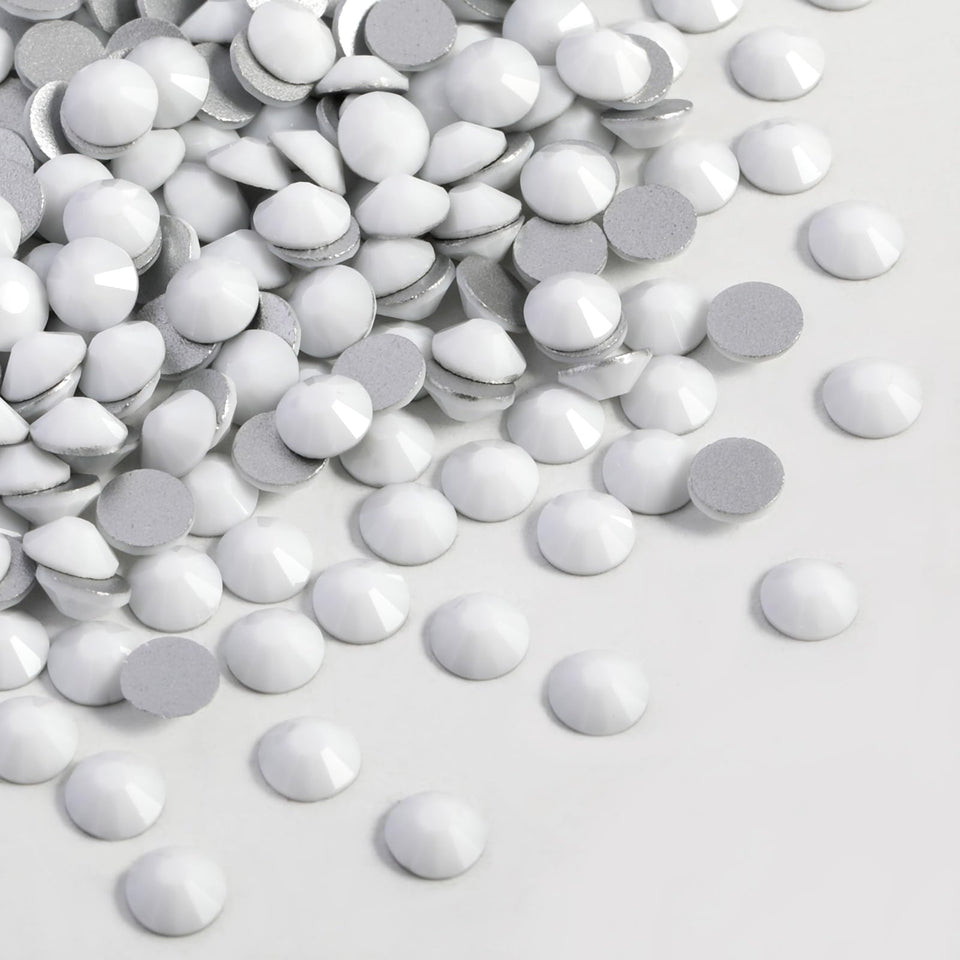 BEADSLAND front packaging showing 1440 chalk white rhinestones, clear quantity benefit
