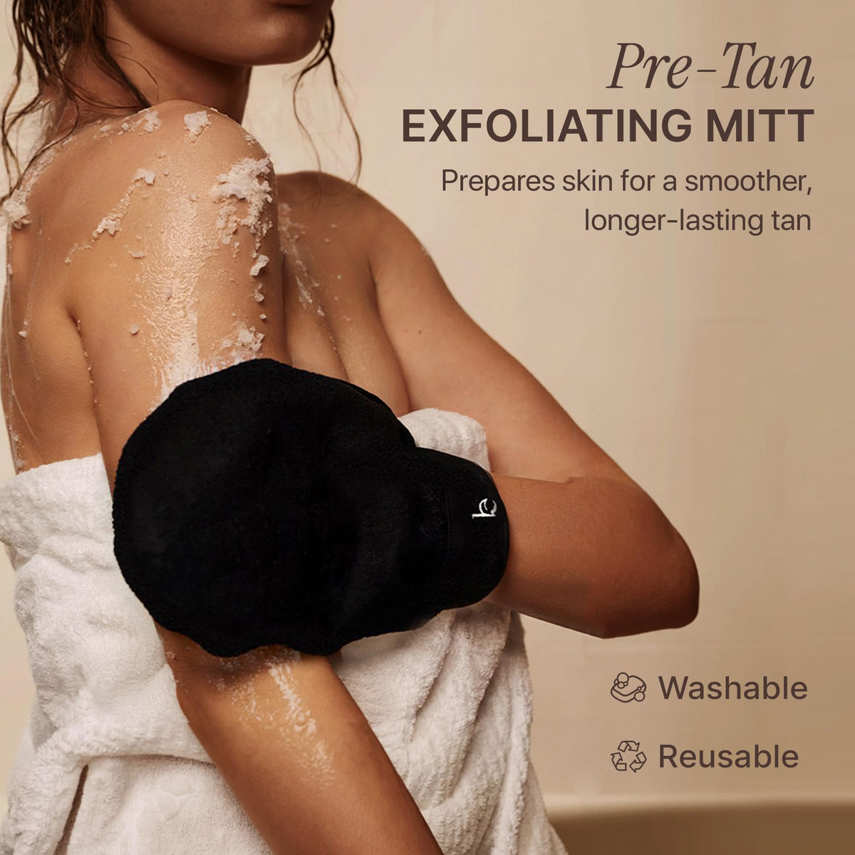 Beauty by Earth back applicator usage showing reach and even distribution on back