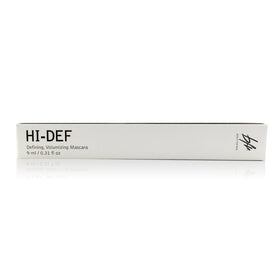 Beauty For Real applied on model lashes, enhances length and visible curl