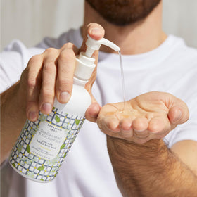 Beekman 1802 label close-up highlighting goat milk and aloe benefits