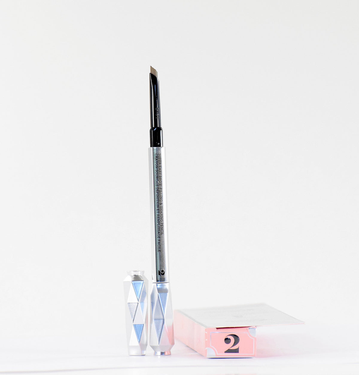 Benefit close-up of slanted tip demonstrating precision strokes