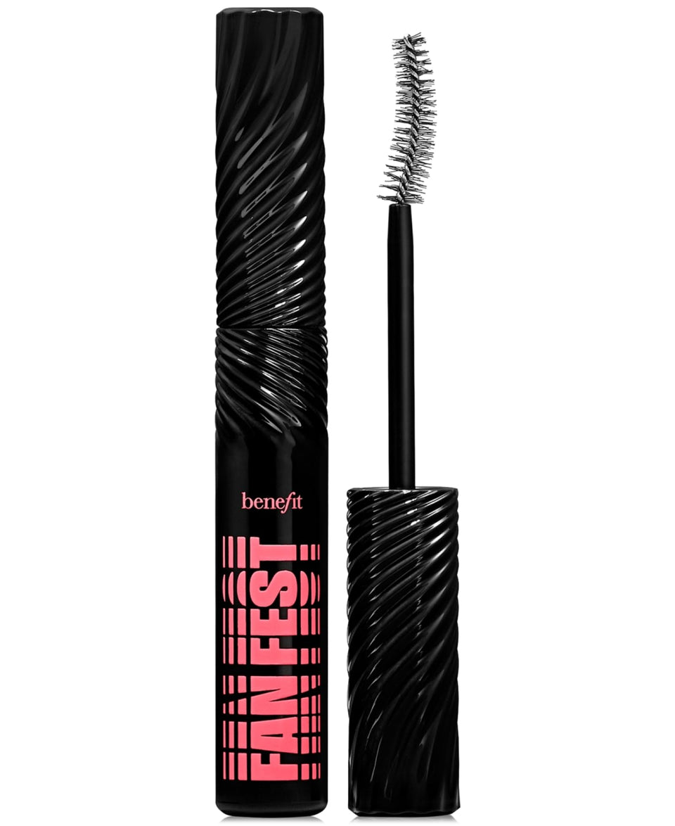 Benefit mini Fan Fest brush close-up showing curved fibers for lifted fanning