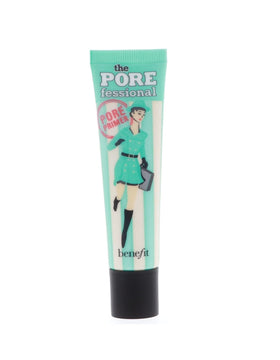 Benefit POREfessional applied on T-zone in use for quick pore blurring