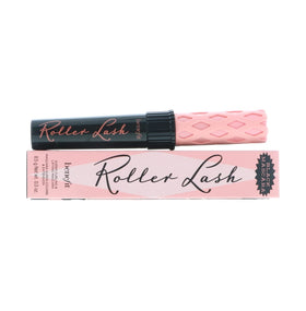 Benefit brush angled in hand demonstrating how hook-tip grips lashes for lift