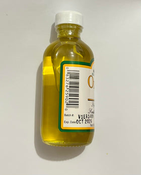 Benjamin's oil pouring texture on hand showing smooth moisturizing benefit