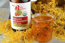 Berry Beautiful raspberry seeds with oil, emphasizes organic cold-pressed source