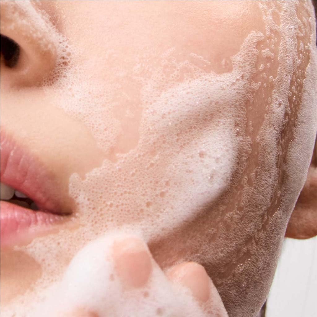 Bioderma foaming gel texture close-up showing lightweight foam