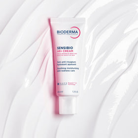 Bioderma Sensibio AR+ cream texture close-up, lightweight hydration benefit