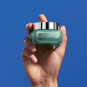 Biotherm close-up label highlighting key actives and ingredient benefits