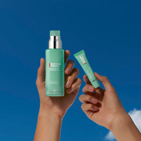 Biotherm Aquapower gel close-up on fingertip, highlights smooth aquatic texture and quick absorption
