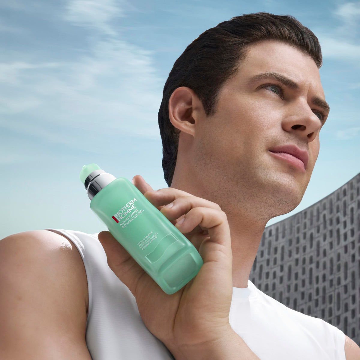Biotherm Aquapower gel texture spread to show lightweight, cooling water-gel feel