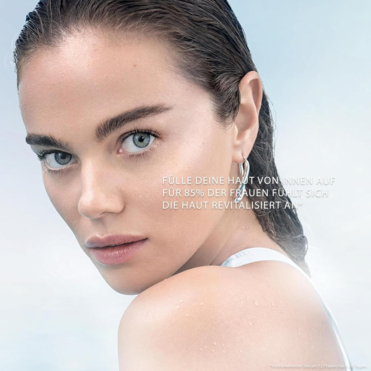 Biotherm Aquasource open jar with gel on fingertip for easy application