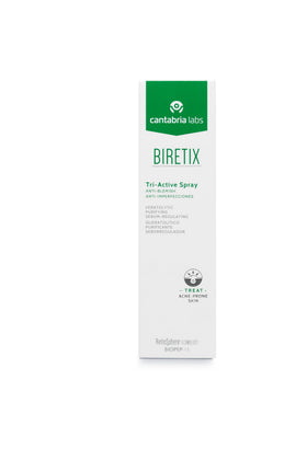 Biretix Tri-Active Spray fine mist texture close-up demonstrating lightweight feel