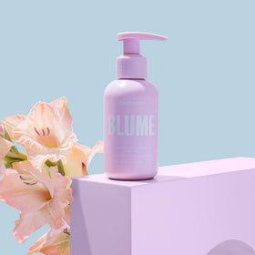 Blume Daydreamer bottle beside rapeseed and grapefruit to highlight nourishing ingredients