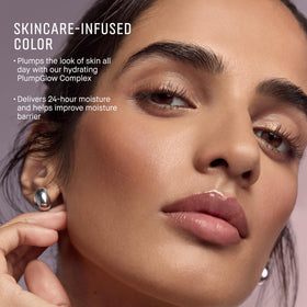 Bobbi Brown applying Flirty Peach to cheek for instant healthy glow