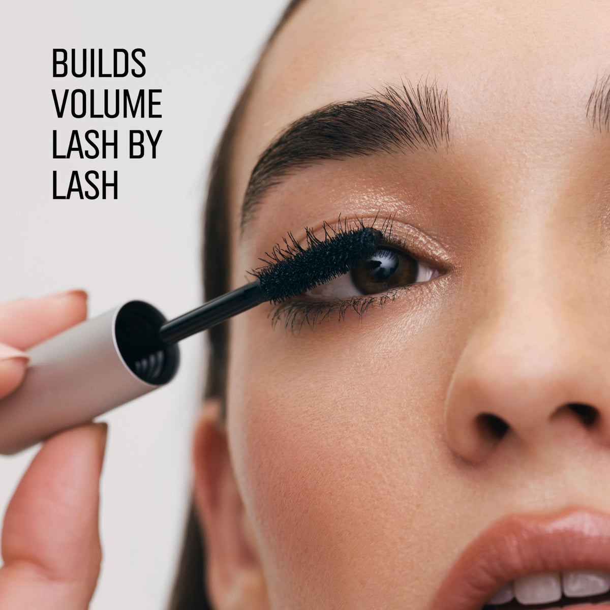 Bobbi Brown brush tapered tip focused on precision reach for inner-corner lashes benefit