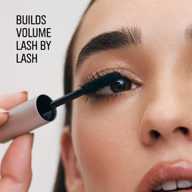 Bobbi Brown brush tapered tip focused on precision reach for inner-corner lashes benefit