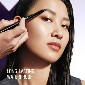 Bobbi Brown close-up of chiseled tip detail for precise shaping and fine strokes