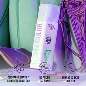 Bondi Sands emerald foam texture on mitt illustrating easy blend benefit