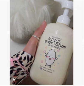 BONNYHILL lotion texture swatch highlighting creamy absorption and fast hydration