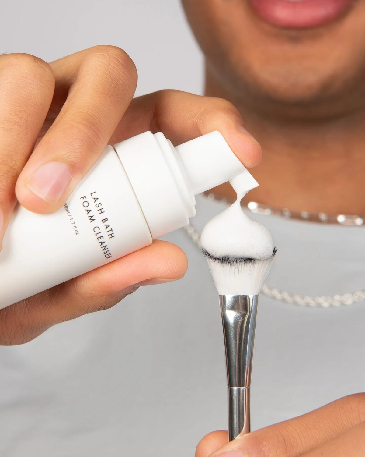 Borboleta foam texture close-up illustrating gentle lather and hydration