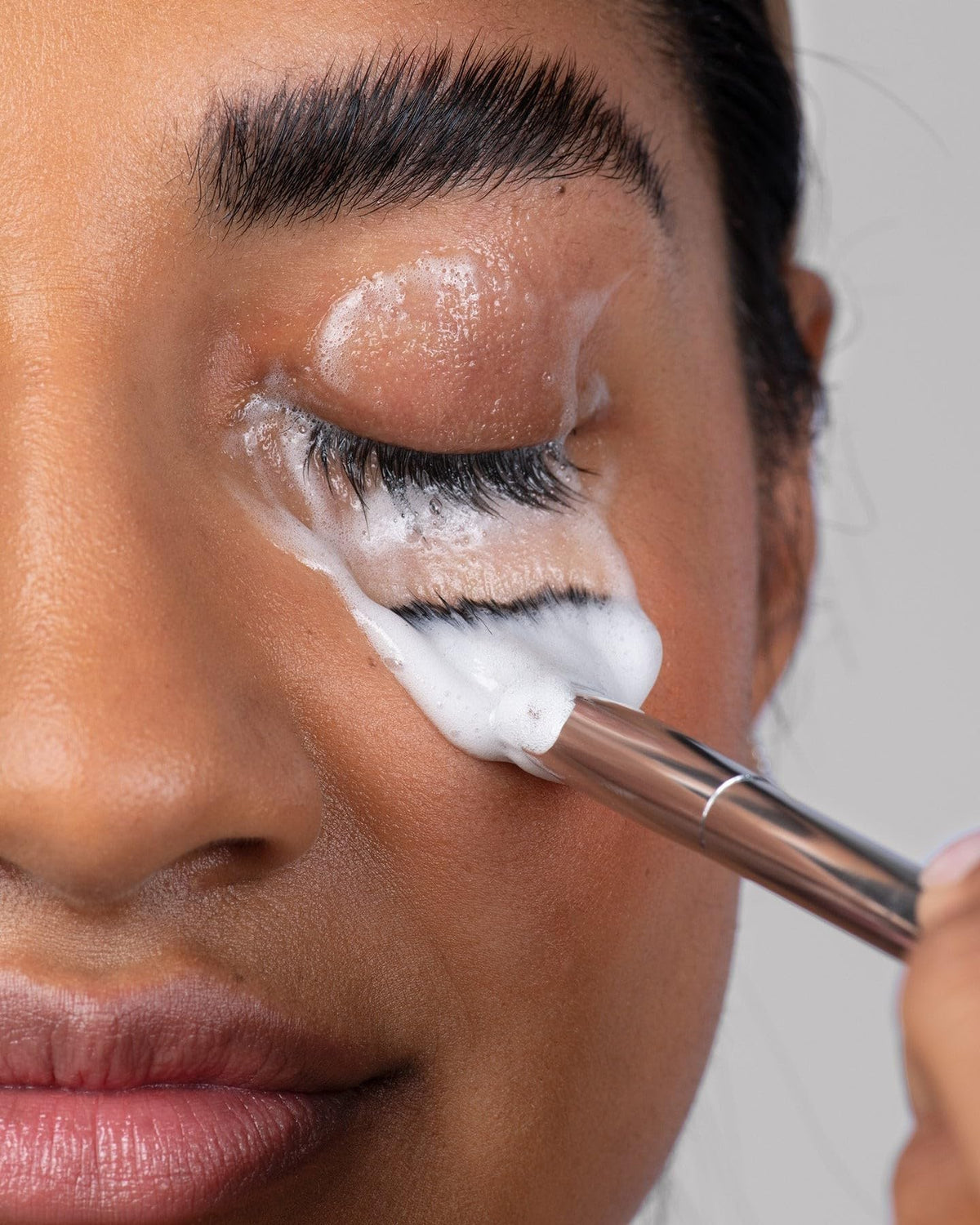 Borboleta lash cleanser in use on lashes demonstrating easy, safe cleansing