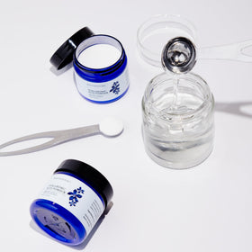 Bos Essentials powder close-up texture emphasizing easy dissolution benefit