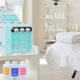 BRÜUN serum texture pouring from bottle to show consistency and easy application