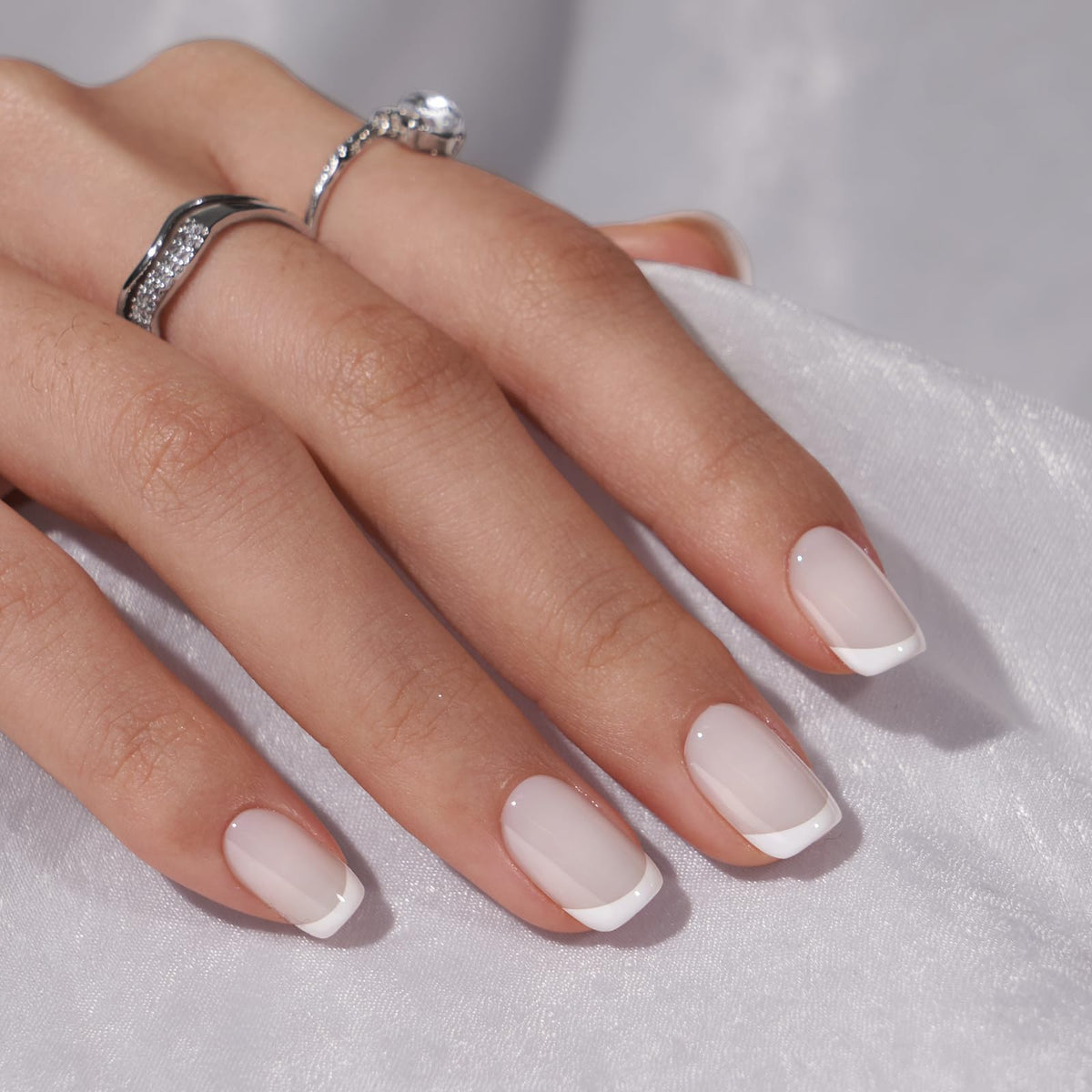 BTArtbox thirty press on nails arranged by size for precise fitting