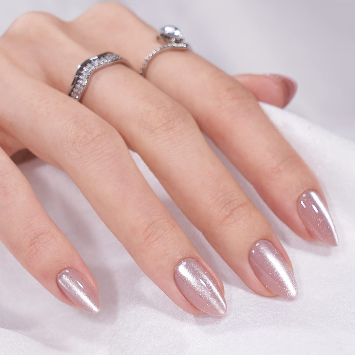 BTArtbox close-up of gel texture and shimmer highlighting salon-like depth