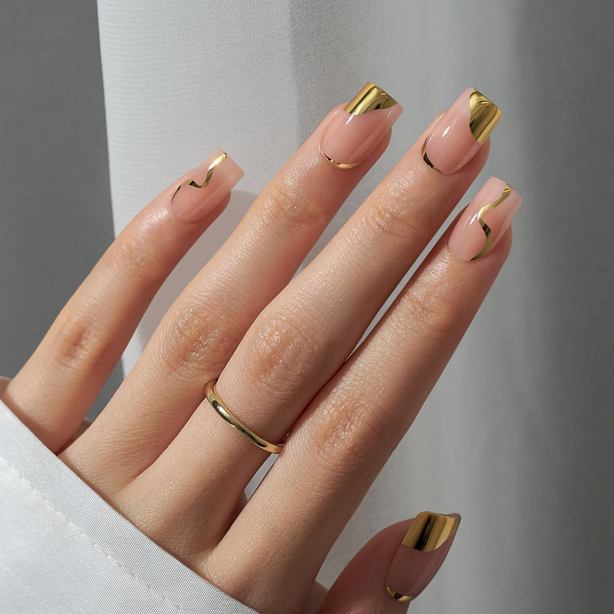BTArtbox close-up of gold leaf detail highlighting salon-like sheen