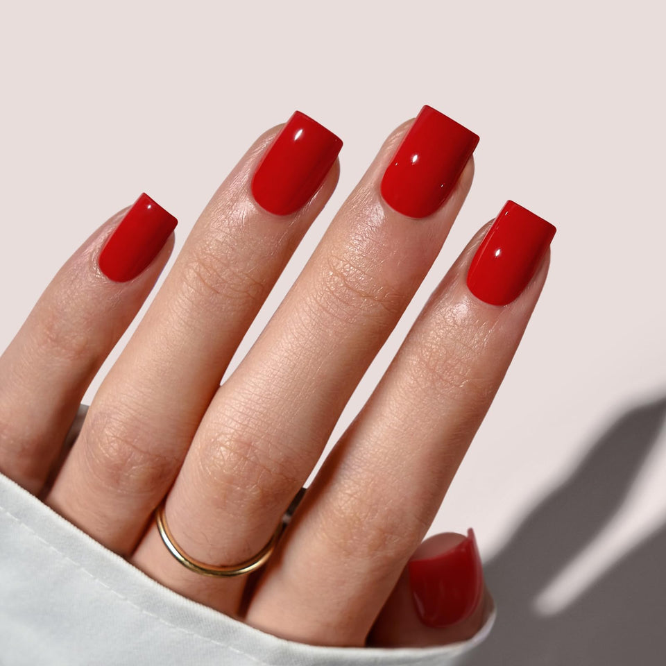 BTArtbox front packaging showing 32-piece red square press on nails and contents benefit quick setup