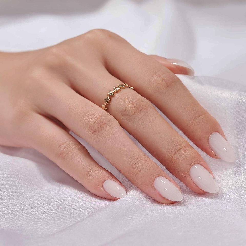 BTArtbox front packaging showing cream puff white nails and included kit benefits