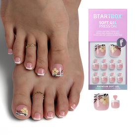 BTArtbox front packaging showing 30 toenails and included accessories for easy pedicures