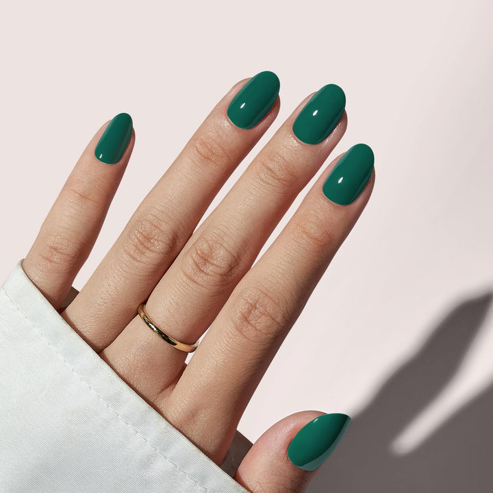 BTArtbox front packaging showing pine needle green nails and kit contents