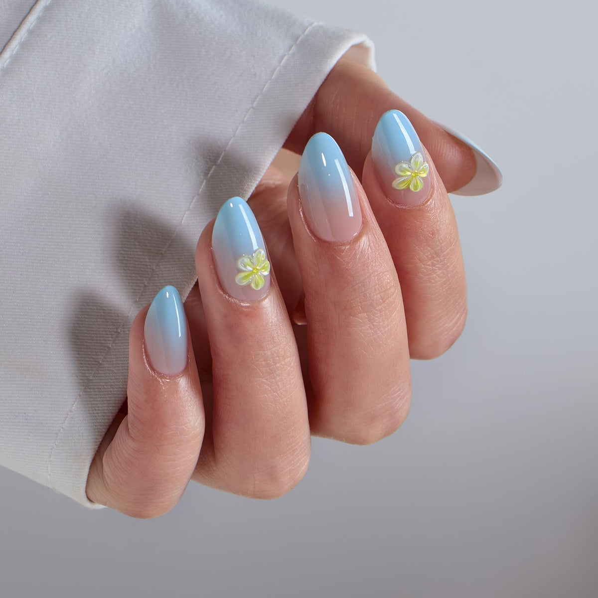 BTArtbox display of short almond nails across sizes for perfect fit