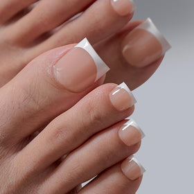 BTArtboxnails laid out 15 sizes displaying variety and precise fit options