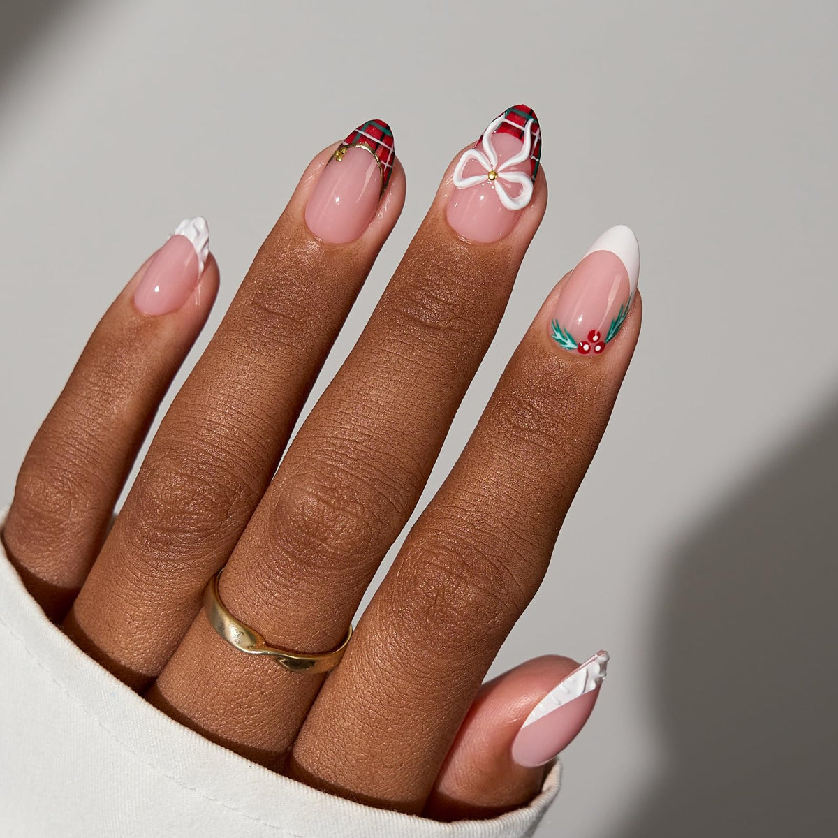 BTArtboxnails application demo in hand for fast at-home use
